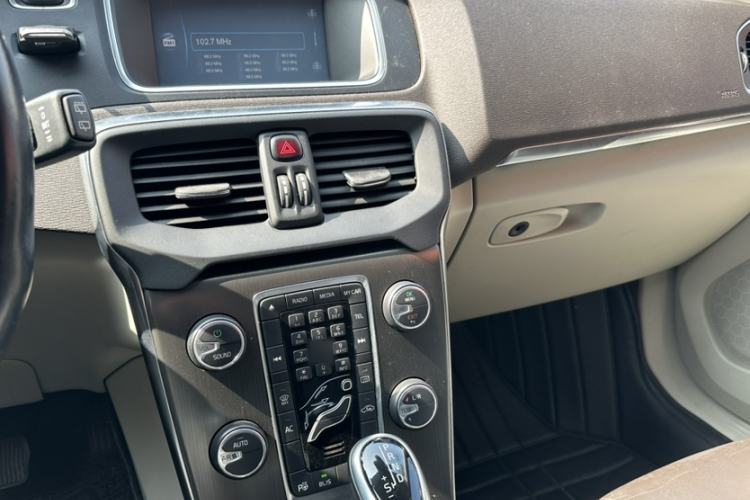 Used Volvo V40 2014 2.0T Zhiya Edition