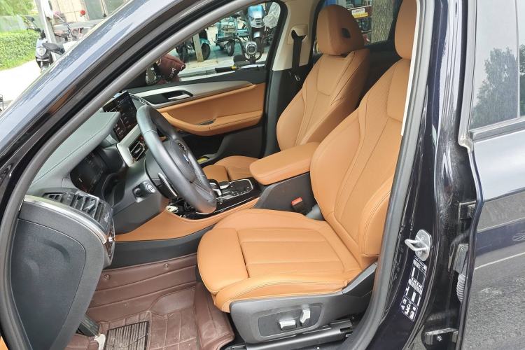 Used BMW X4 2022 xDrive 25i M Sport Package Left Front Seat