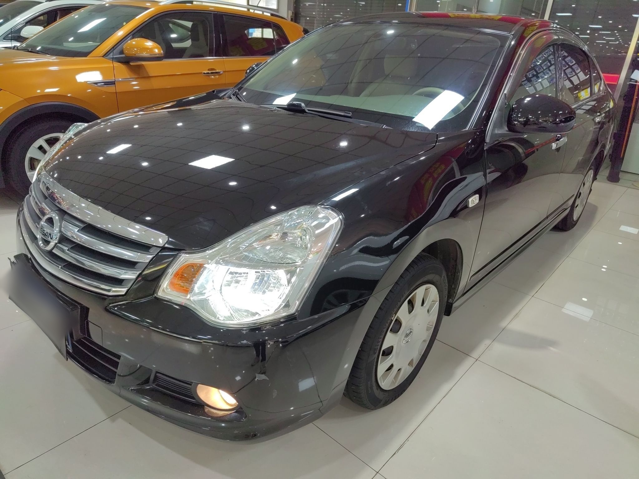 تحت مقدمة السيارة