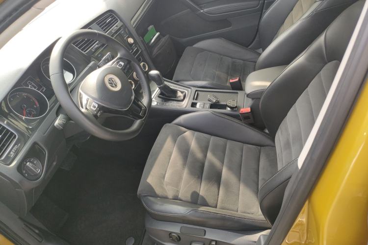 Used Volkswagen Golf 2018 230TSI Automatic Luxury Version Left Front Seat