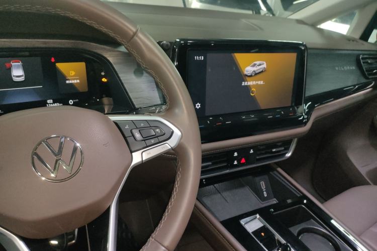 Used Volkswagen Viloran 2022 380TSI Luxury Edition Center Console
