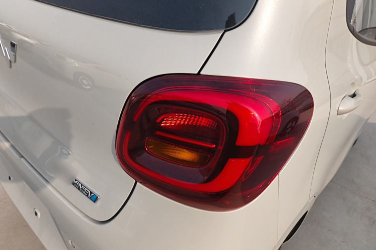 Used Wuling Hongguang MINIEV 2025 Four-Door Version Advanced Edition Right Rear Taillight