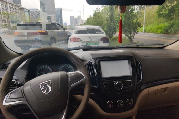 Used Baojun 730 2014 1.5L manual Comfort ESP version 7 seats Center Console