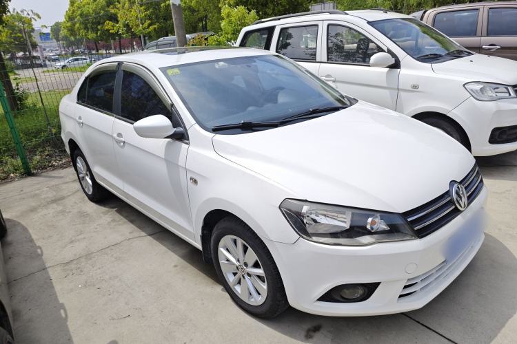 Used Volkswagen Jetta 2015 1.6L Automatic Comfort Model Front Right 45 Deg