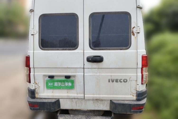 Used Iveco Daily 2017 2.5T A35 Passenger Van 5-7 Seats Model 47Z5
