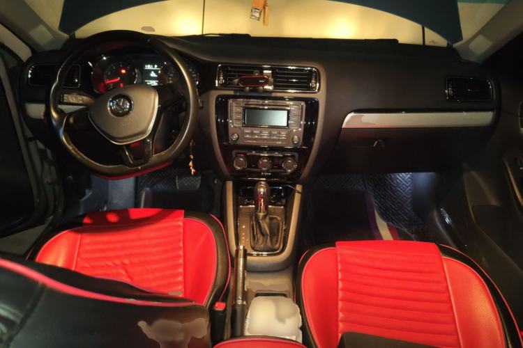 Used Volkswagen Sagitar 2015 230TSI Automatic Comfort Version Interior 2