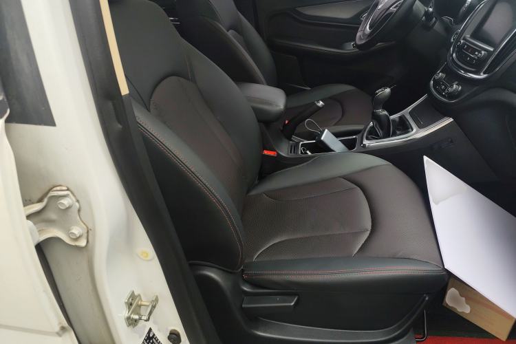 Used Baojun 560 2015 1.8L manual luxury version