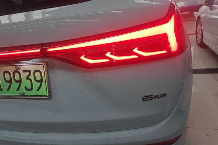 Used Landian E5 PLUS 2026 Model 165km Long-Range Travel Flagship Version 5-seater
