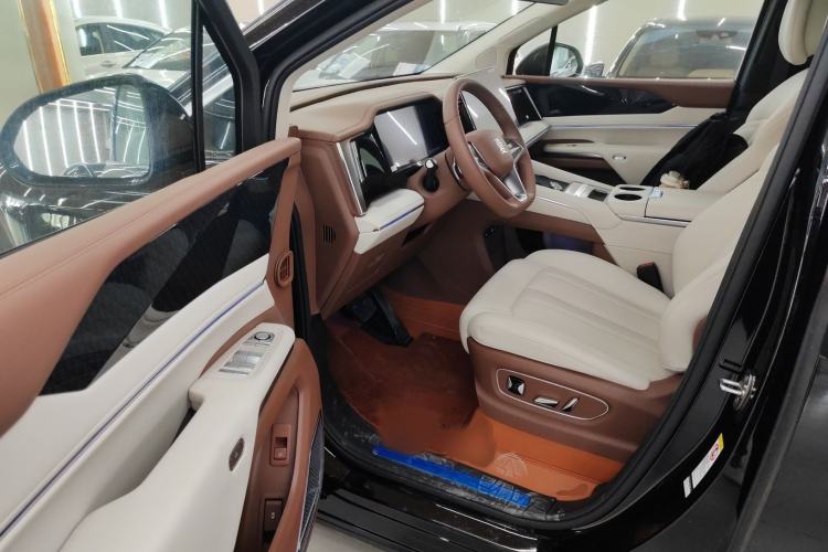 Used BYD Xia 2025 DM-i 1.5T 180km Excellence Model Interior 3