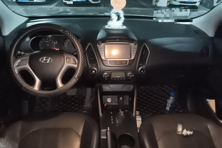 Used Hyundai ix35 2013 2.0L Automatic Two-Wheel Drive Smart GLS China IV Standard Center Console