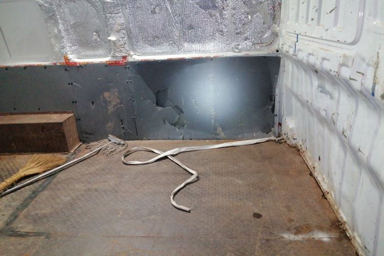 Used SAIC MAXUS Xintu V80 2023 2.0T Manual Classic City Delivery King Long Wheelbase Mid-Roof 3-Seater