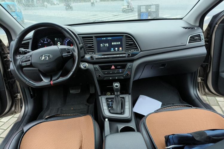 Used Hyundai Elantra (6th Generation / Lingdong) 2018 1.4T Dual-Clutch Xuan Dong · Dynamic Edition Center Console