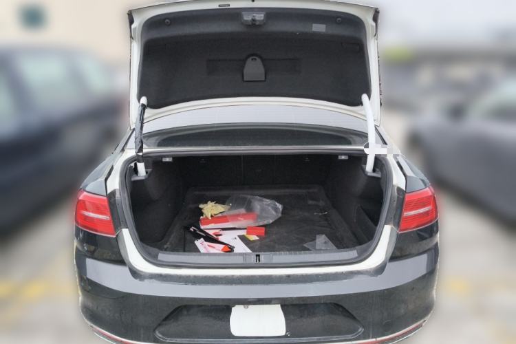 Used Volkswagen Magotan 2017 380TSI DSG Luxury Model Trunk