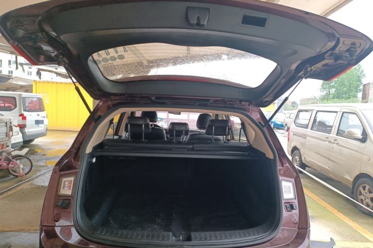 Used Baojun 560 2015 1.8L manual luxury version Trunk