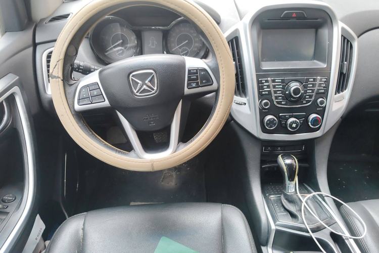 Used JMC Yusheng S350 2013 2.4T Automatic 2WD Diesel Luxury Edition 5 Seats
