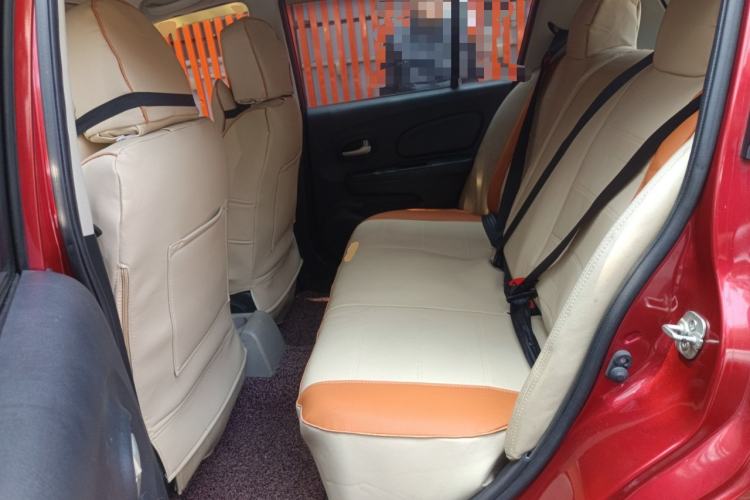 Used Venucia R50 2015 1.6L Automatic Fashion Edition
