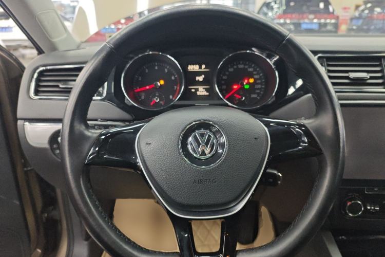 Used Volkswagen Sagitar 2015 230TSI Automatic Comfort Version