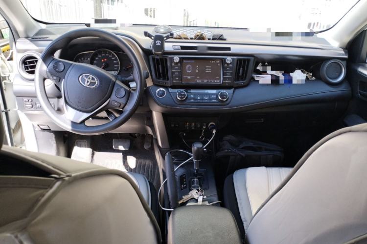 Used Toyota RAV4 2016 2.0L CVT Two-Wheel Drive Comfort Edition China V Standard
