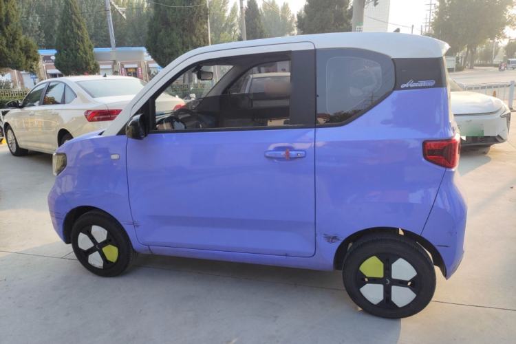 Used Wuling Hongguang MINIEV 2021 Macaron Sandwich Model 120 km Lithium NMC
