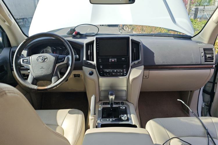 Used Toyota Land Cruiser  Center Console