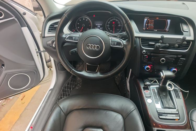 Used Audi A4L 2016 35 TFSI Collection Edition S line Comfort Model Steering Wheel