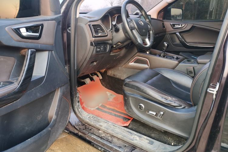 Used Zxauto Terralord 2019 2.5T Passenger Version Diesel Two-Wheel Drive Manual Ultra-Luxury Trim with Dual Features
