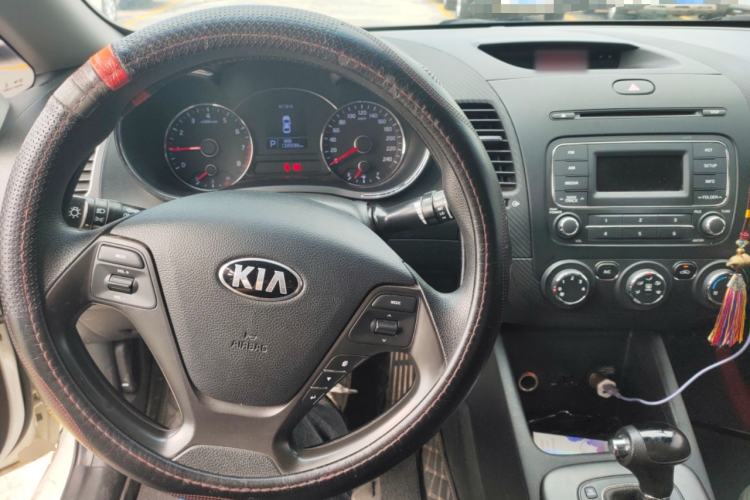 Used Kia K3 2013 1.6L Automatic GL Center Console