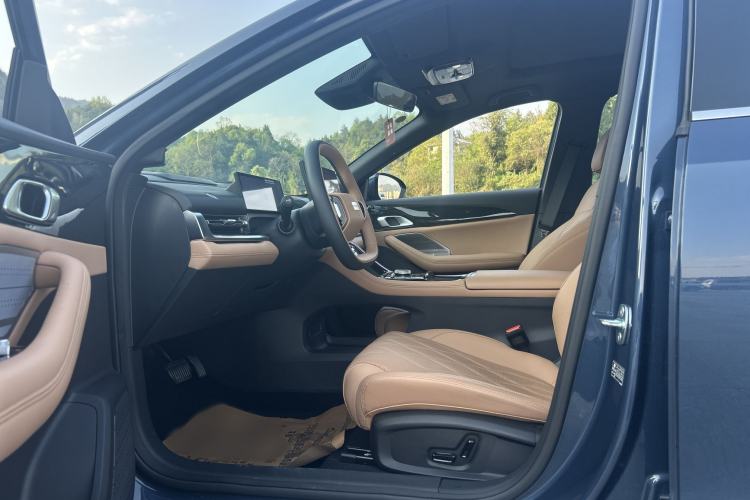 Used Geely Galaxy A7 2025 Model EM-i 150km Starship Edition Interior 5