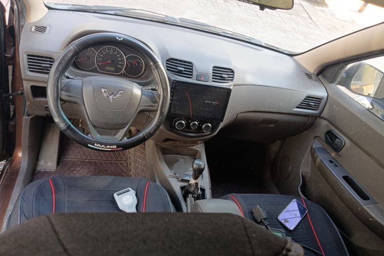 Used Wuling Hongguang 2018 1.5L Classic S Base Model Center Console