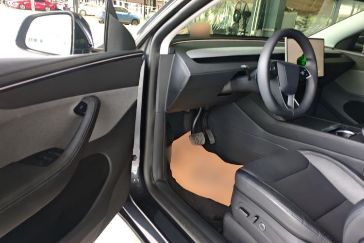 Used Tesla Model Y 2025 Rear-Wheel-Drive Version
