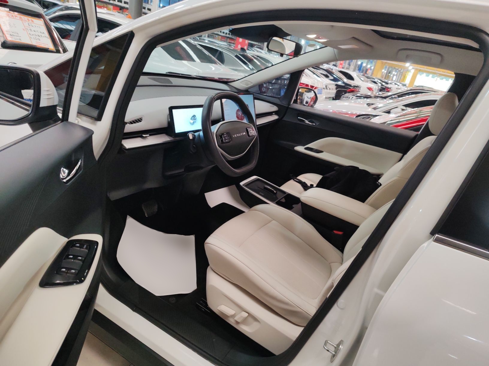 المقاعد الأمامية داخل السيارة