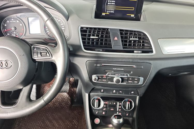 Used Audi Q3 2016 40 TFSI quattro all-wheel-drive sport model
