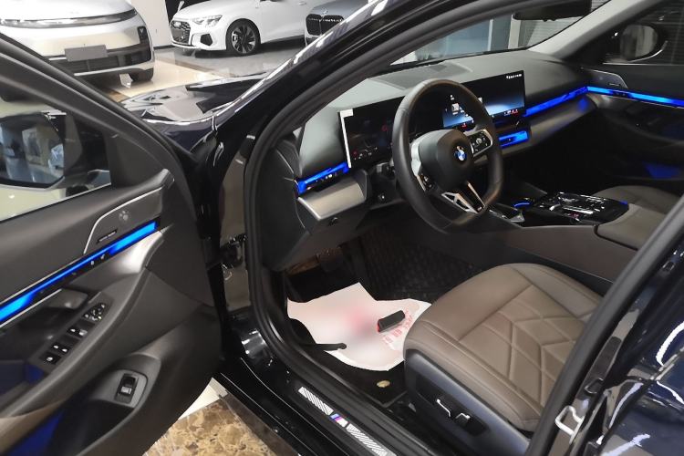 Used BMW 5 Series 2024 530Li Leading Model M Sport Package