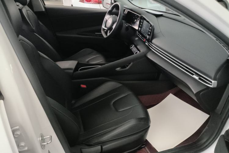 Used Hyundai Elantra 2022 1.5L CVT GLX Elite Edition Right Front Seat