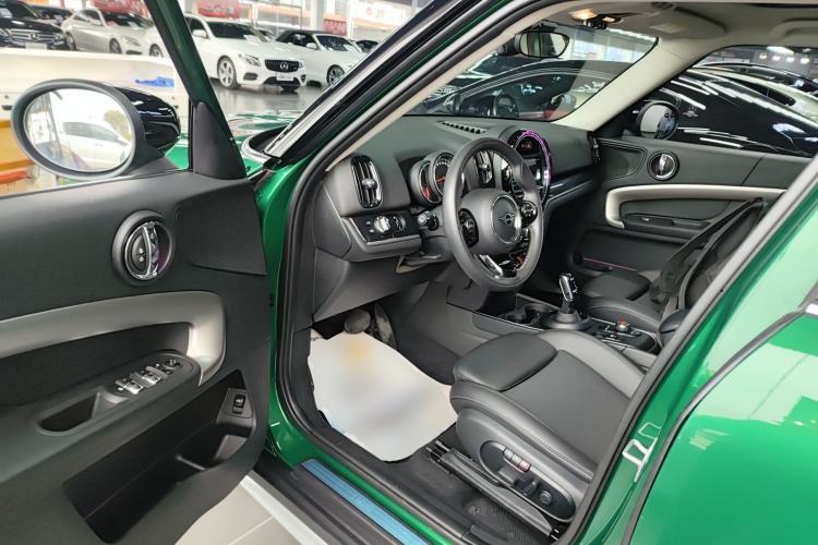 Used MINI Countryman 2019 1.5T COOPER Artist Weekend Travel Edition Interior 3