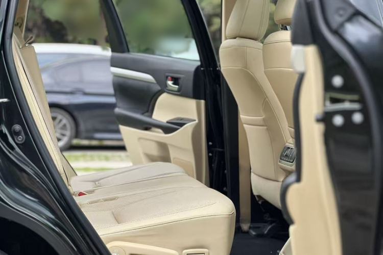 Used Toyota Highlander 2018 2.0T Four-Wheel Drive Luxury Version 7 Seats China VI Standard
