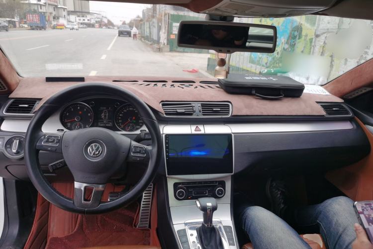 Used Volkswagen FAW-Volkswagen CC 2010 2.0 TSI Luxury Model Center Console