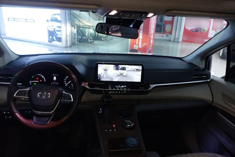 Used Toyota SIENNA 2023 2.5L Hybrid Comfort Edition Center Console