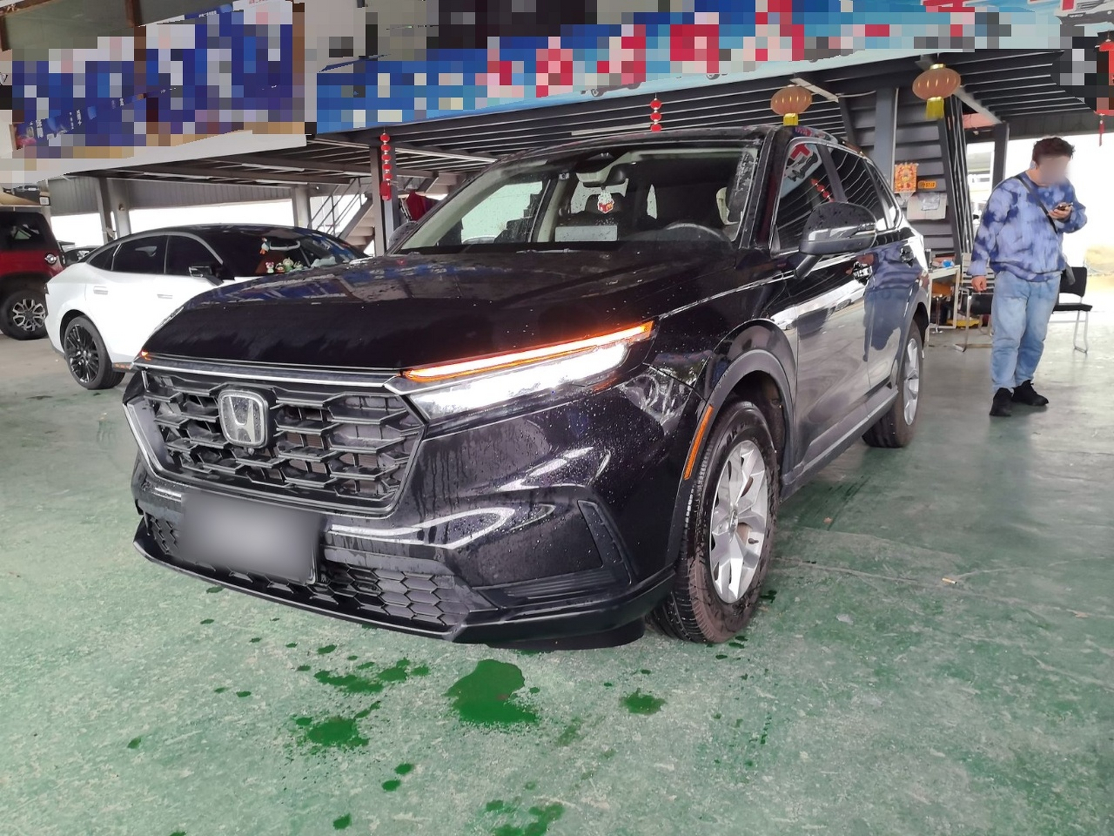 Под передней частью автомобиля