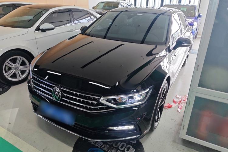 Used Volkswagen Magotan 2025 Revised Version 2 Zhongxiang Edition 330TSI DSG Luxury Trim