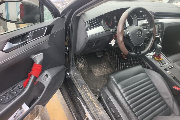 Used Volkswagen Magotan 2019 330TSI DSG Leading Model China VI Standard
