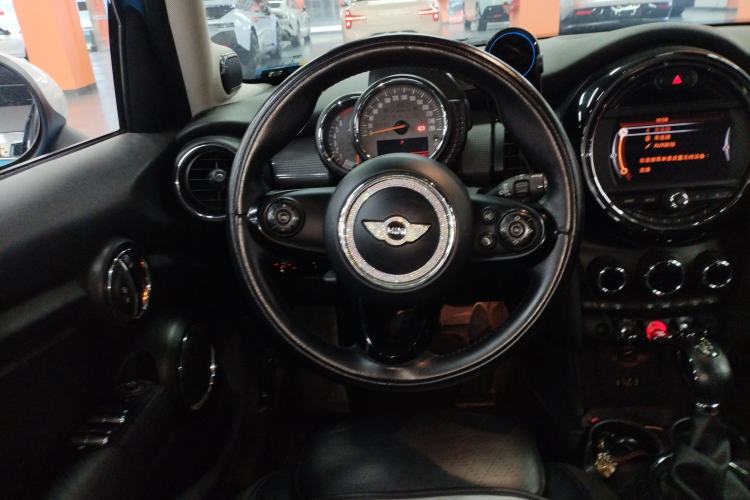 Used MINI 2015 1.5T COOPER Excitement Five-Door Edition Steering Wheel