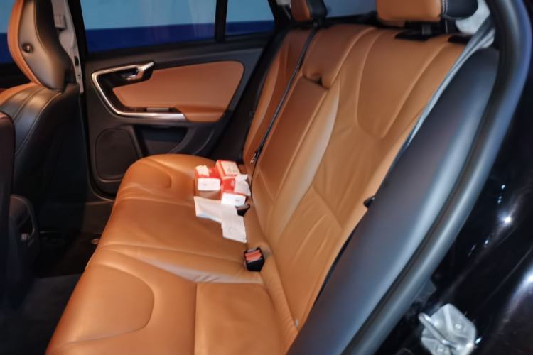 Used Volvo V60 2014 Restyled T5 Zhiya Edition
