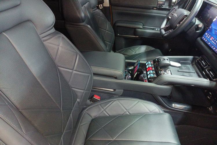 Used Formula Leopard Leopard 5 2023 Navigator Edition
