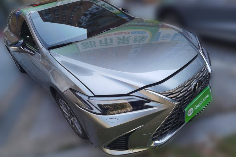 Used Lexus ES 2025 200 Premium Edition Front Right 45 Deg