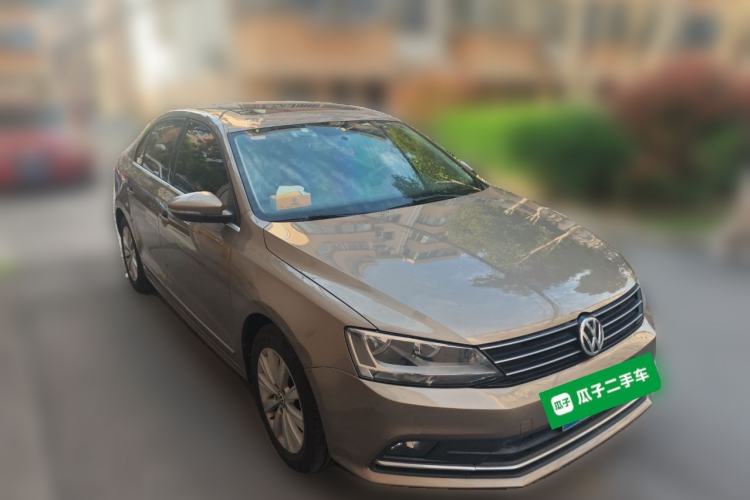 Used Volkswagen Sagitar 2015 230TSI Automatic Comfort Version Front Right 45 Deg