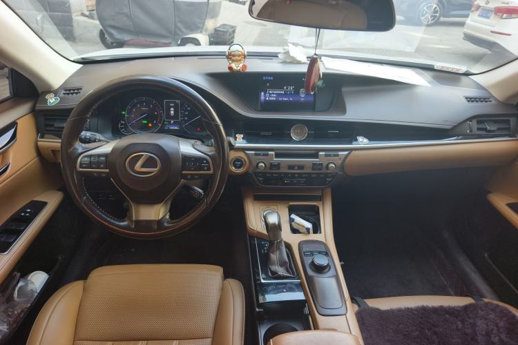 Used Lexus ES 2015 300h Comfort Edition