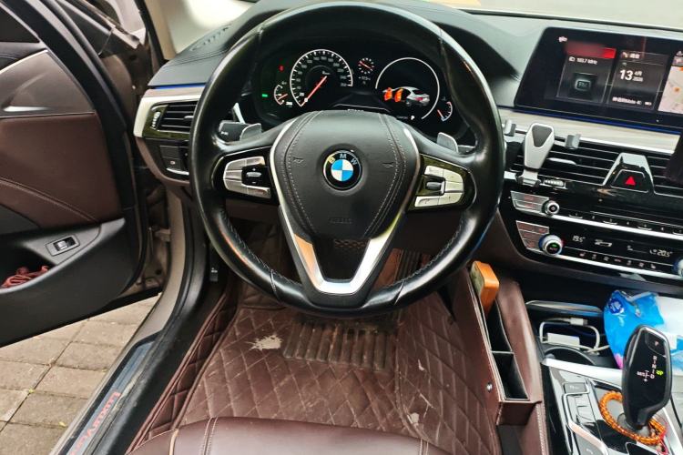 Used BMW 5 Series 2019 Facelifted 530Li Leading Edition Luxury Package Steering Wheel