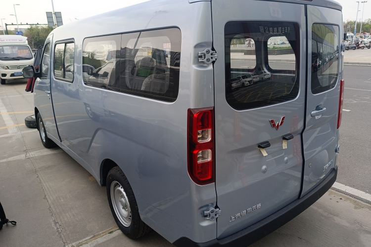 Used Wuling Yangguang 2024 300KM Comfort Version Passenger Van 75kW Exterior 2