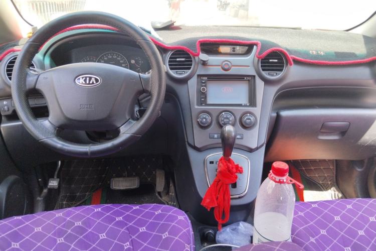 Used Kia Carens 2011 2.0L 7-Seater Automatic Standard Edition Center Console